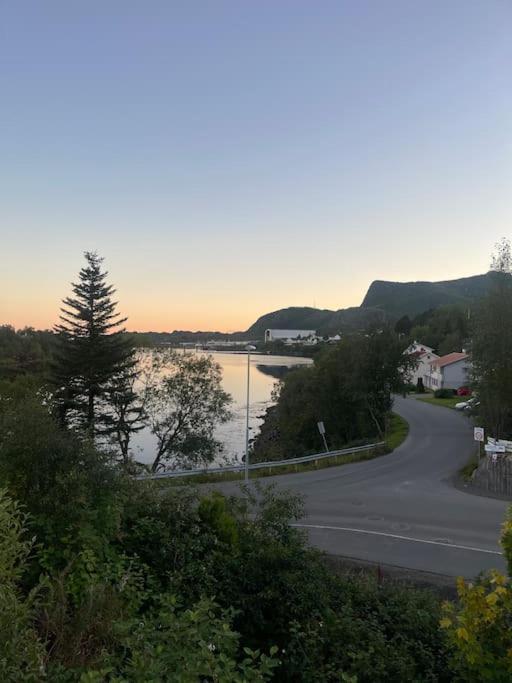 Liten Eldre Og Koselig Studiohybel Svolvær Exteriör bild