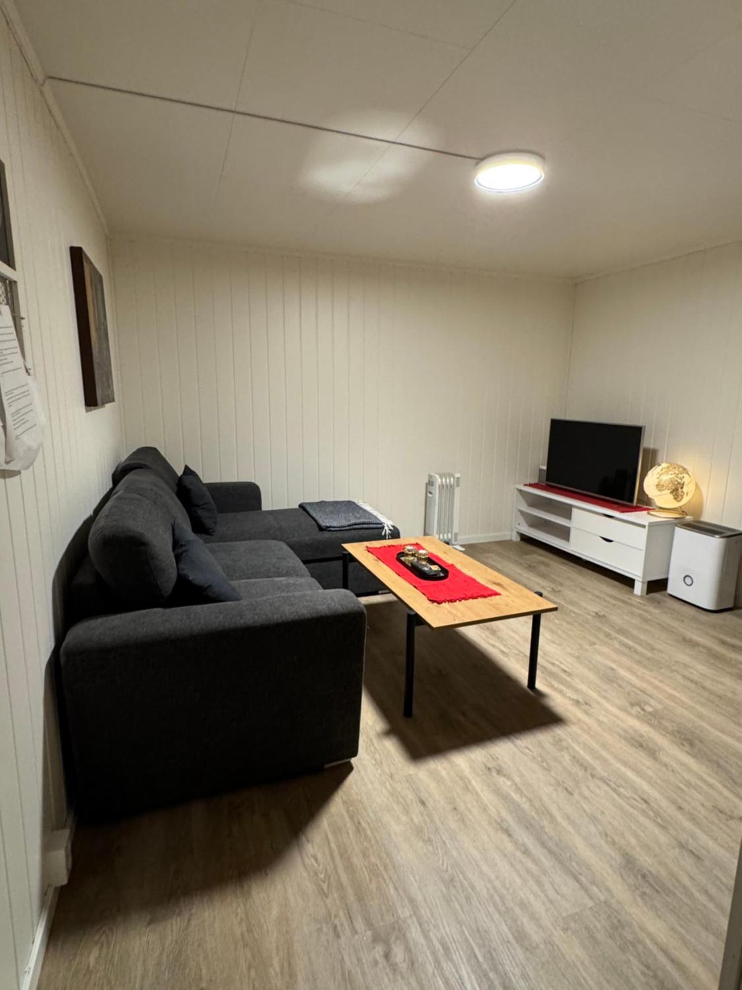 Liten Eldre Og Koselig Studiohybel Svolvær Exteriör bild