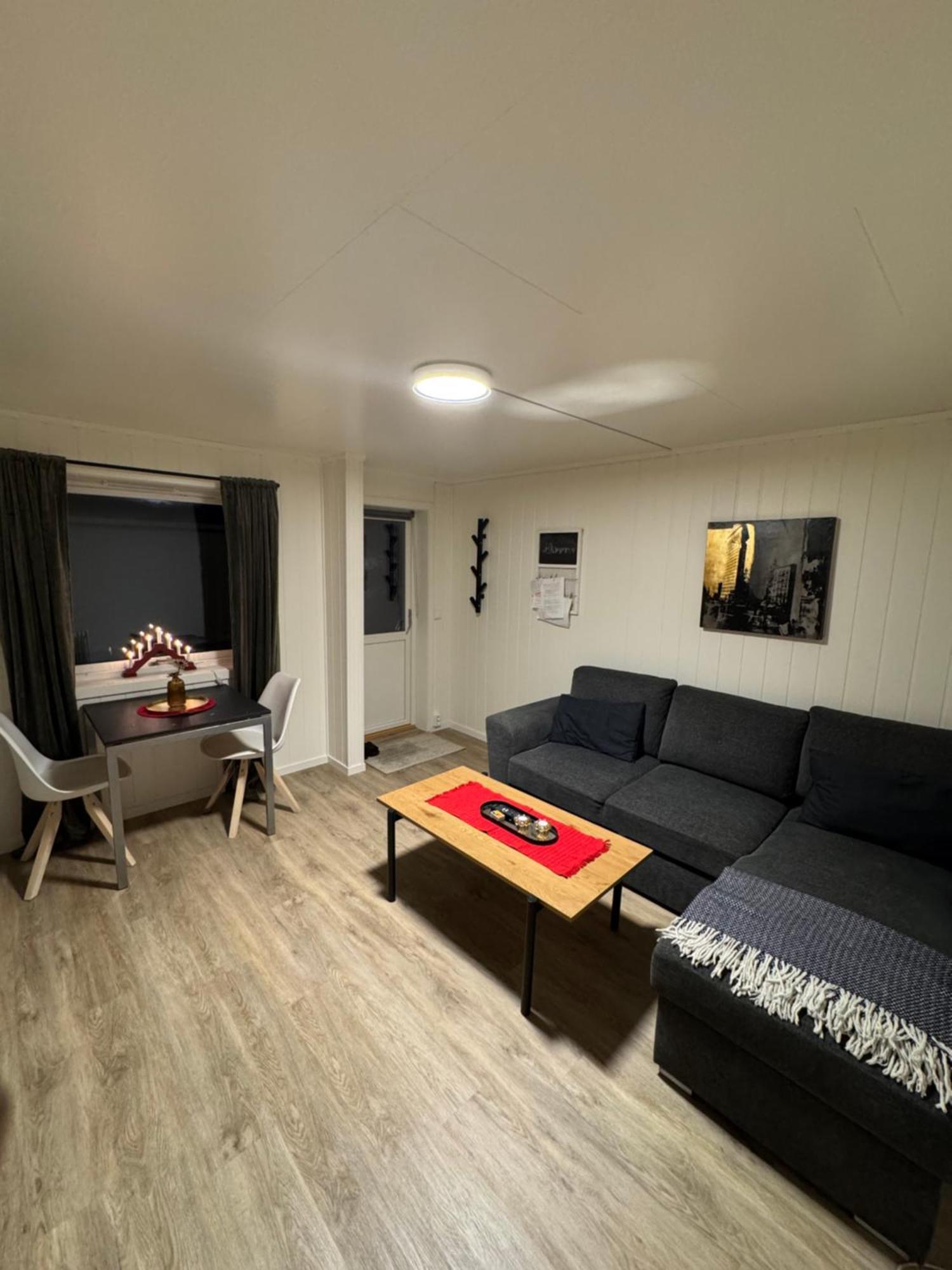 Liten Eldre Og Koselig Studiohybel Svolvær Exteriör bild