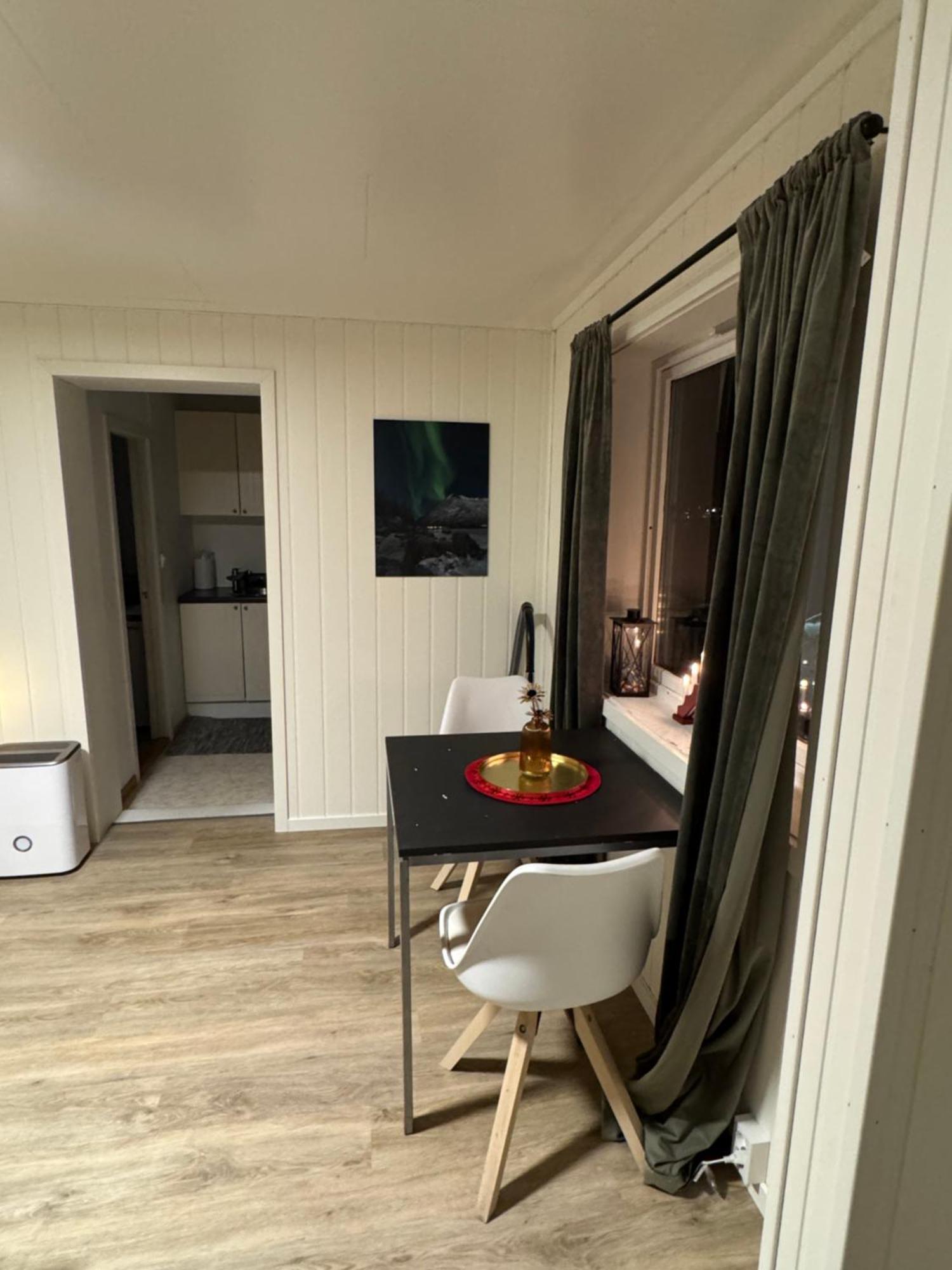 Liten Eldre Og Koselig Studiohybel Svolvær Exteriör bild